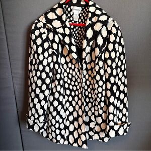 O-21 Chico’s Black & White Spotted Swing Coat sz 0